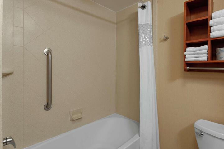 1 King Bed (2 of 17)