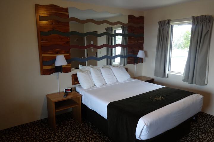 Room 9 of 33