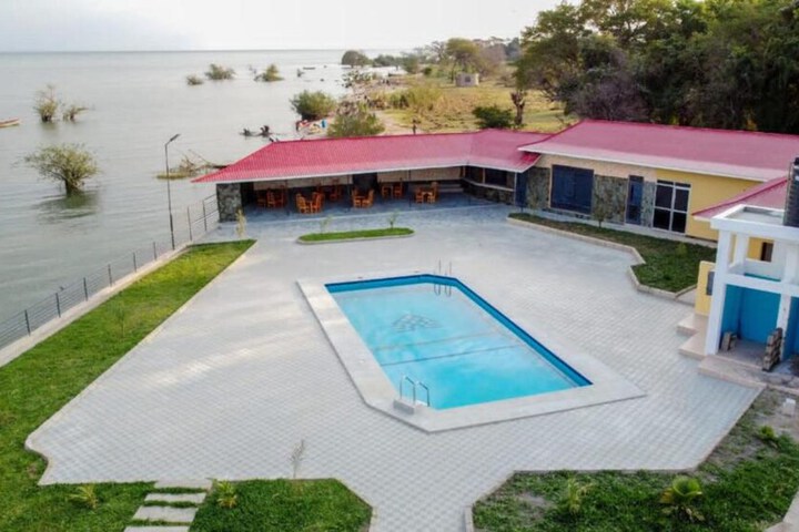 Pool 13 of 35