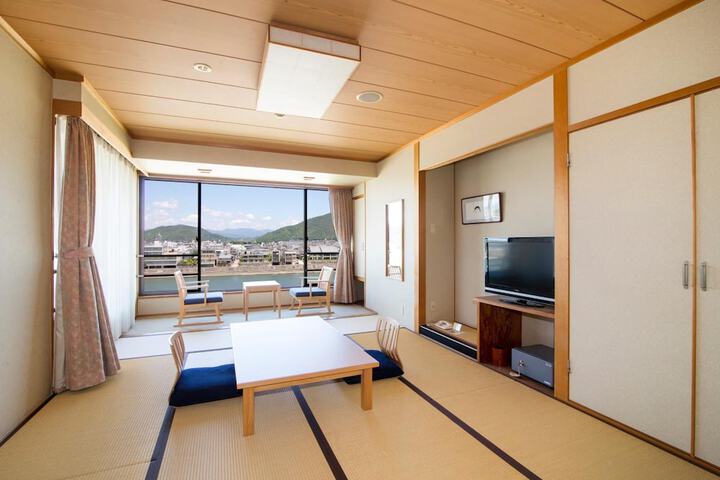 Room 15 of 107