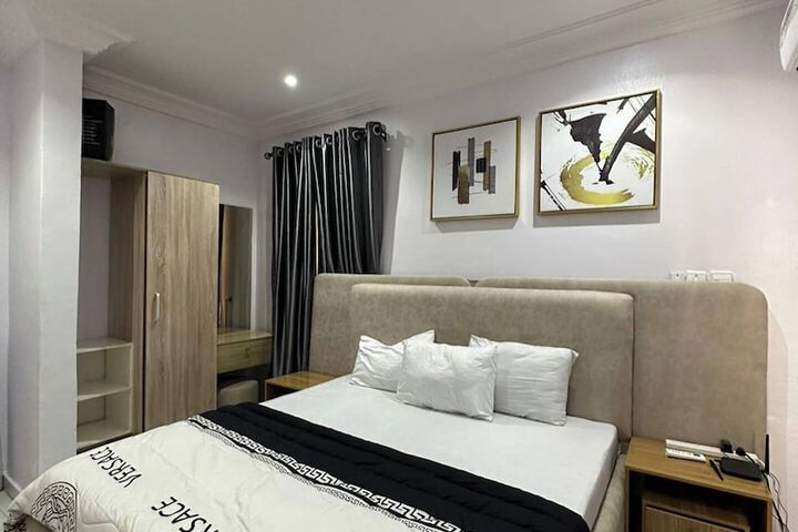 Room 7 of 32