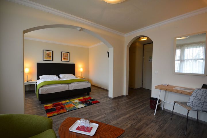 Room 6 of 38