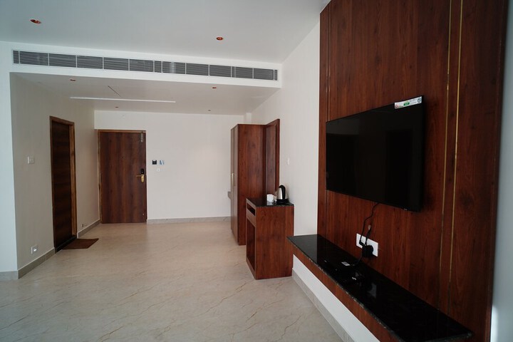 Room 30 of 103