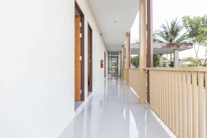 Ballroom/Hall 12 of 14