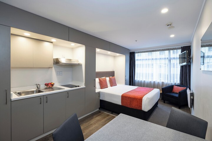 Room 9 of 25