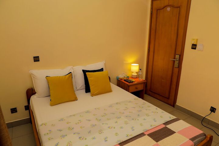 Room 5 of 33