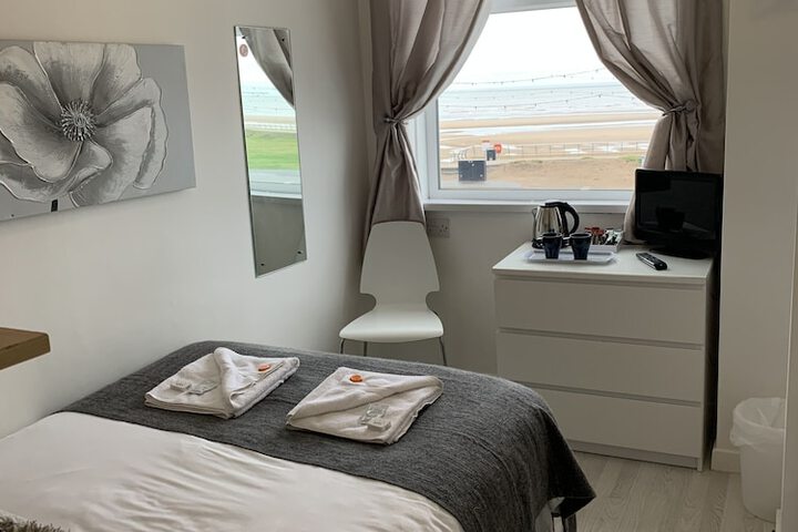 Room 8 of 27