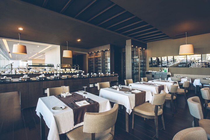 Dining 33 of 43