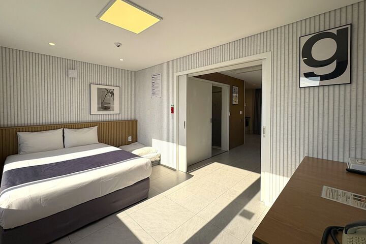 Room 6 of 96
