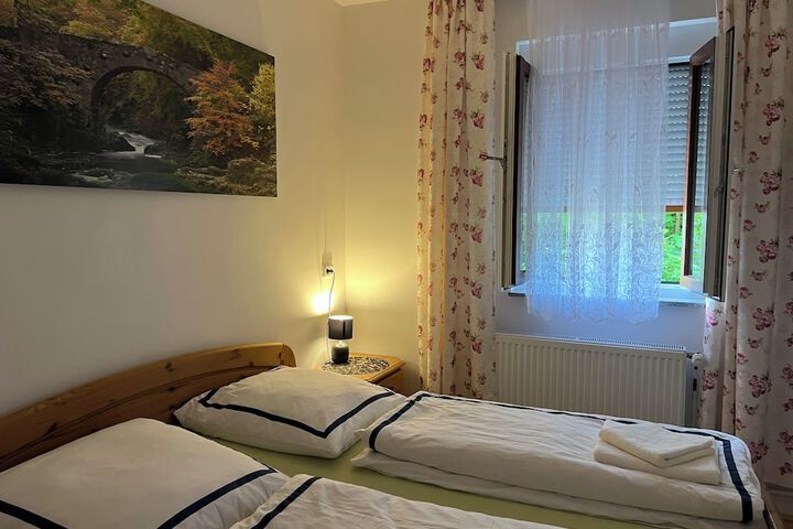 Room 2 of 40