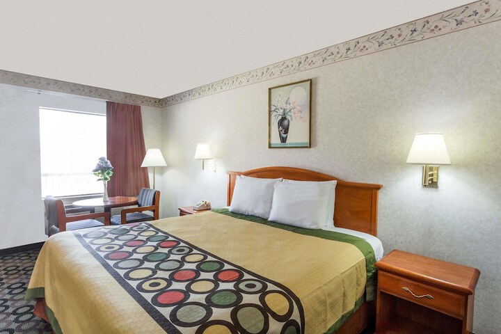 1 King Bed (1 of 9)