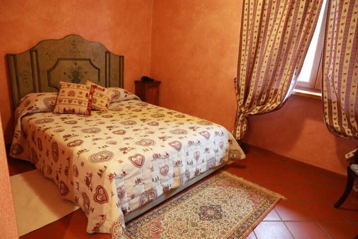 Room 5 of 33