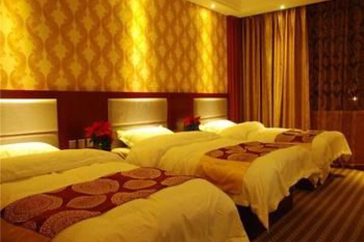 Room 7 of 18