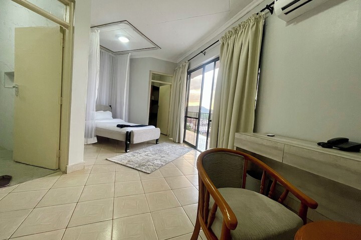 Room 7 of 72