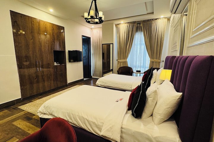 Room 34 of 67