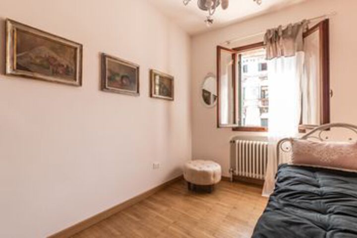 Room 21 of 49