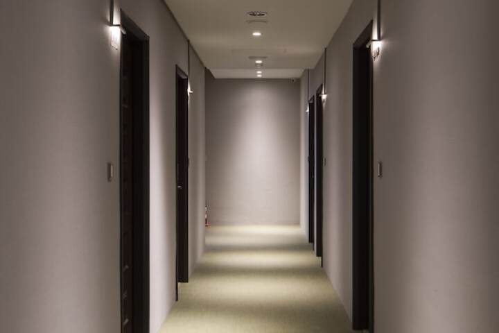 Ballroom/Hall 33 of 38
