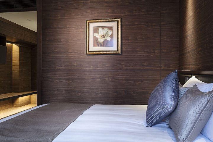 Room 17 of 65