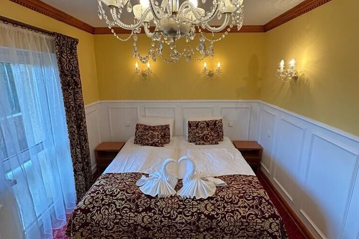 Room 25 of 106