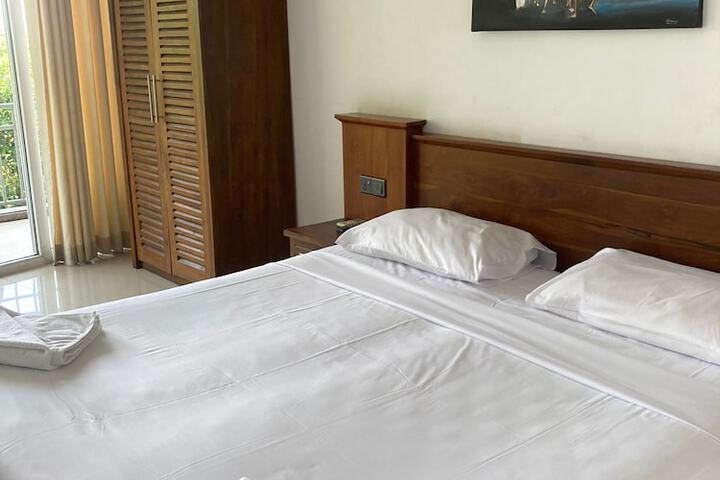 Room 5 of 19
