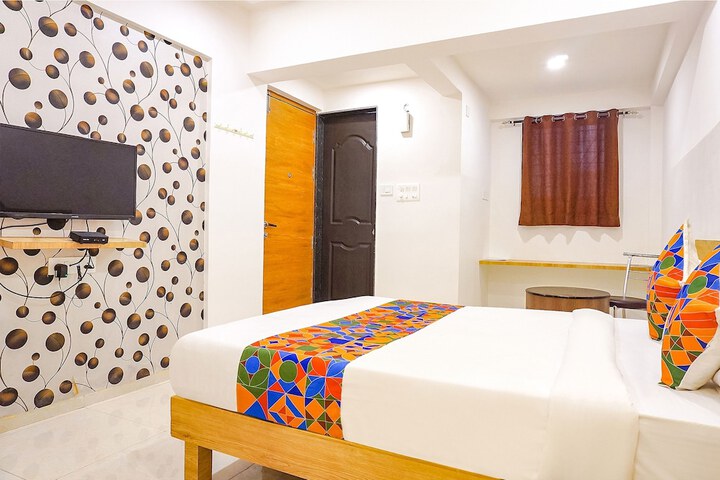 Room 9 of 26