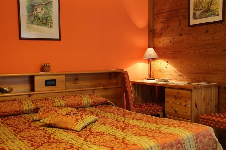 Room 5 of 27