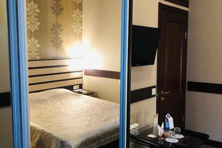 Room 9 of 30