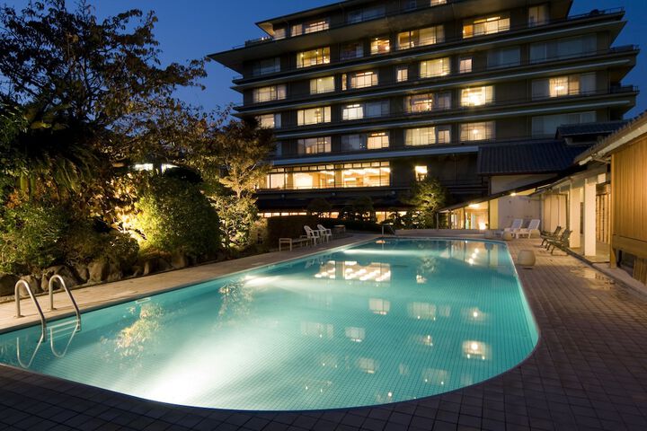 Pools & Facilities