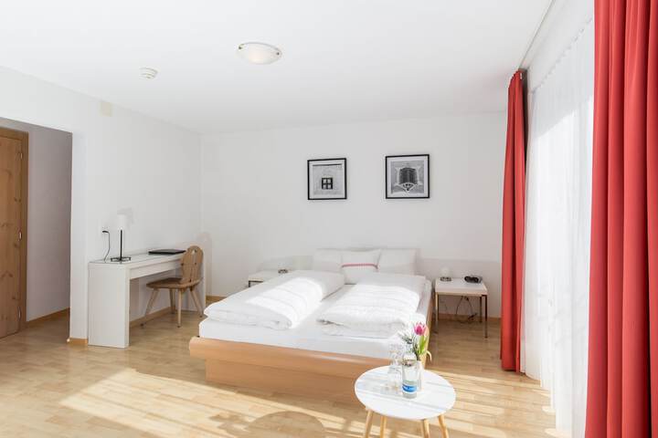 Room 8 of 37