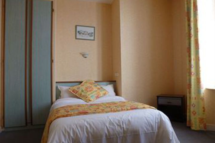 Room 8 of 10