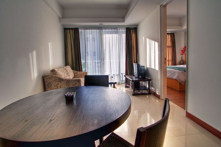 Room 6 of 24