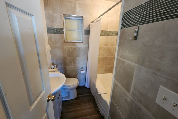 Room 18 of 28