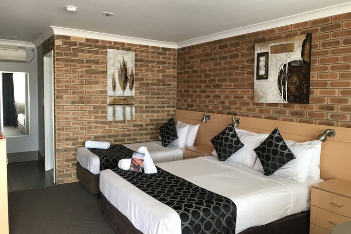 Room 106 of 152
