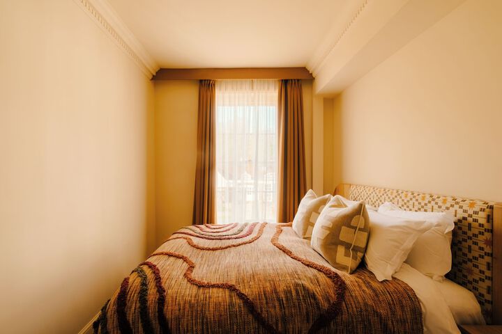 Room 6 of 75