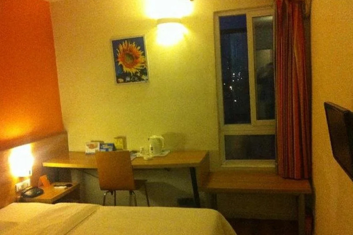 Room 3 of 10