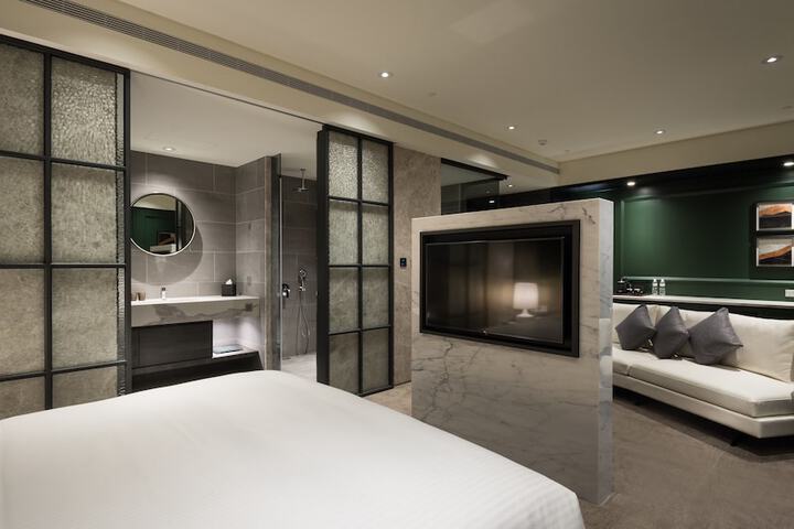 Room 27 of 89