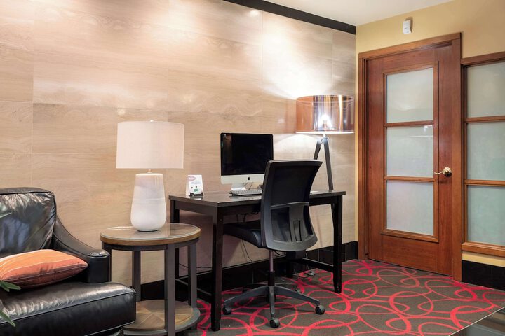 Business Center 29 of 32