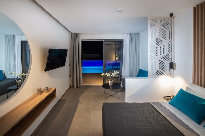 Room 52 of 102