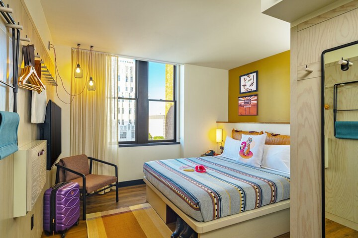 Room 21 of 53