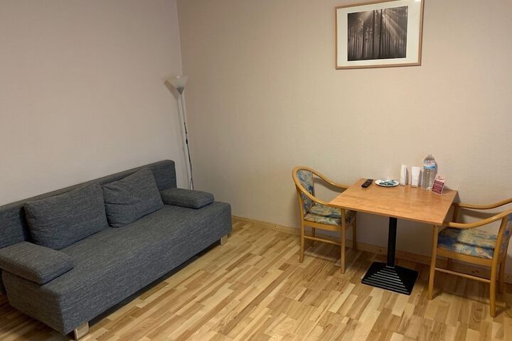 Room 3 of 33