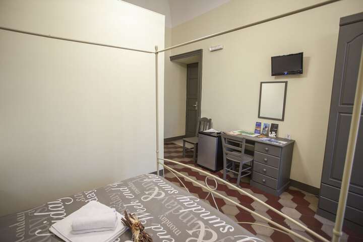 Room 9 of 35
