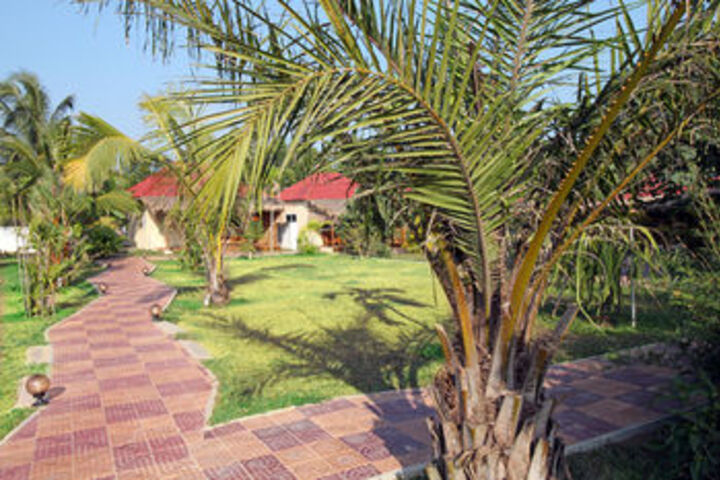 Hotel Exterior 29 of 51