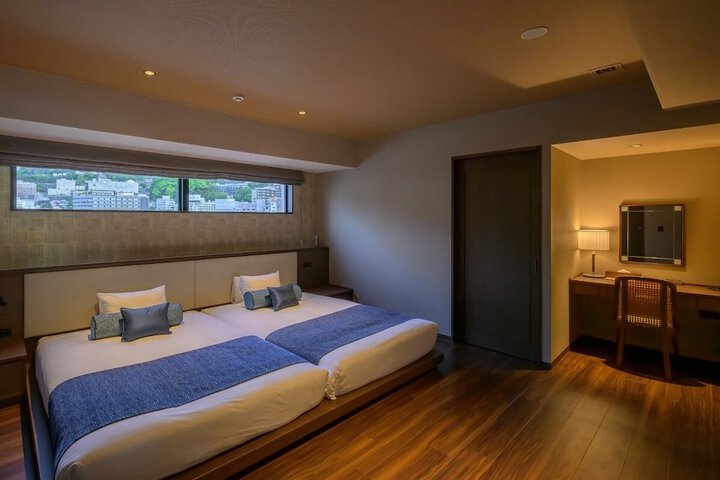 Room 27 of 74