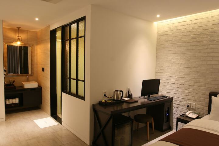 Room 22 of 32