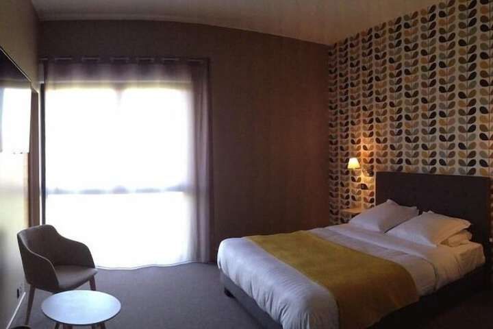 Room 4 of 28