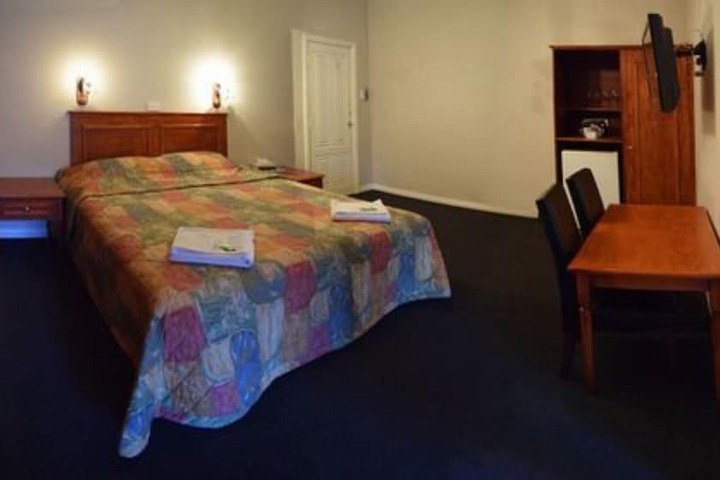 Room 33 of 98