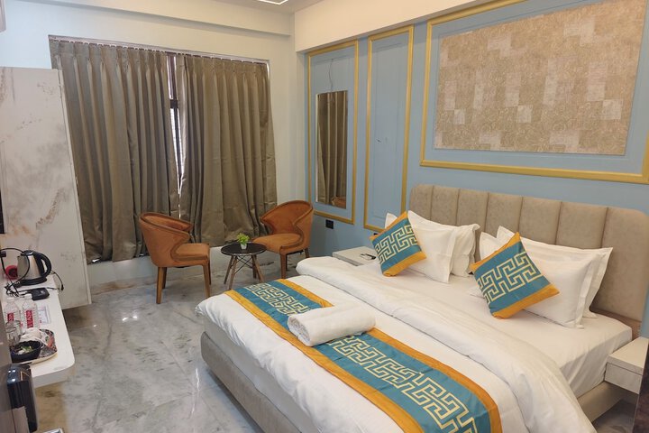 KDM Hotel Indore Palace in Rahata