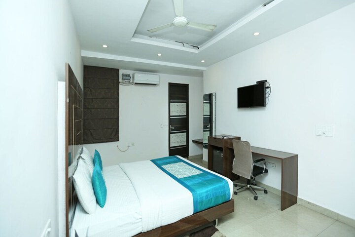 Room 15 of 30