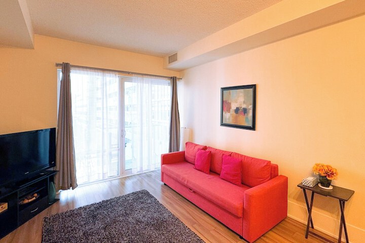 Room 10 of 93
