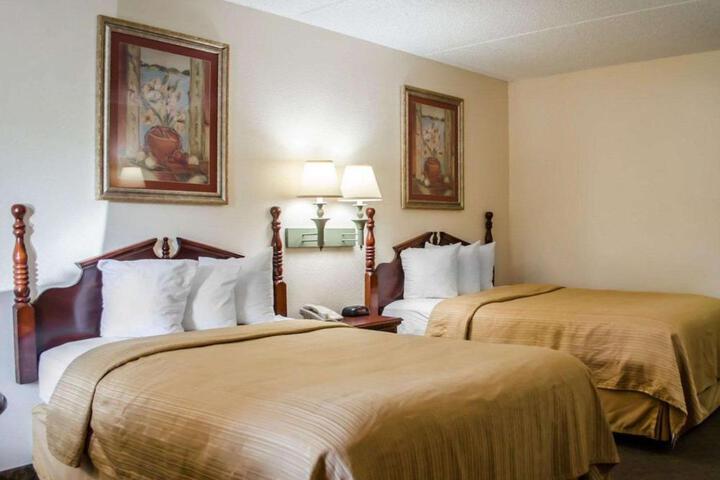 2 Double Beds (13 of 16)